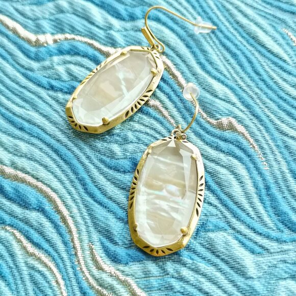 Kendra Scott Elle Vintage Gold Iridescent Abalone Etch Frame Drop Earrings - Picture 4 of 4